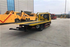 边坝非事故拖车