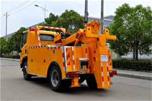 边坝高速路拖车费